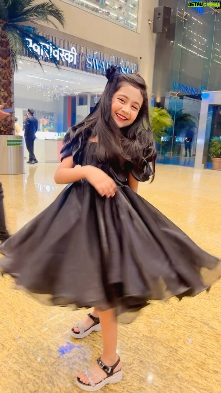 Princy Prajapati - 7.5K Likes - Hows My First Movie Premiere Look 🥰
Outfit: @jinal_attire
#reelitfeelit #explore #reels