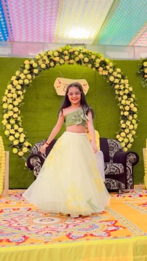 Princy Prajapati Instagram - Kesa laga princy ka dance ?🥰

Outfit: @jinal_attire 

#marragefunction #trending #viral #reels