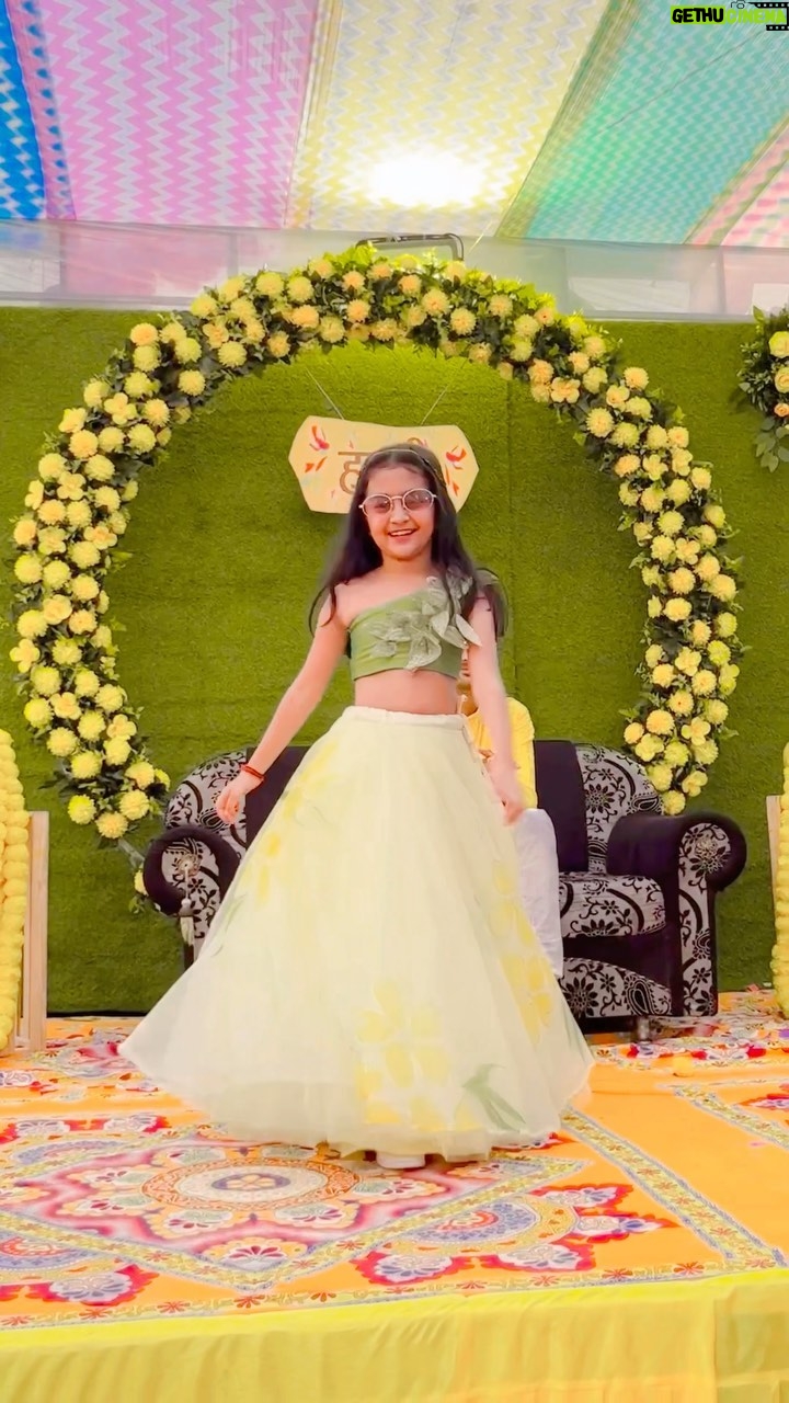 Princy Prajapati - 55.4K Likes - Kesa laga princy ka dance ?🥰
Outfit: @jinal_attire
#marragefunction #trending #viral #reels