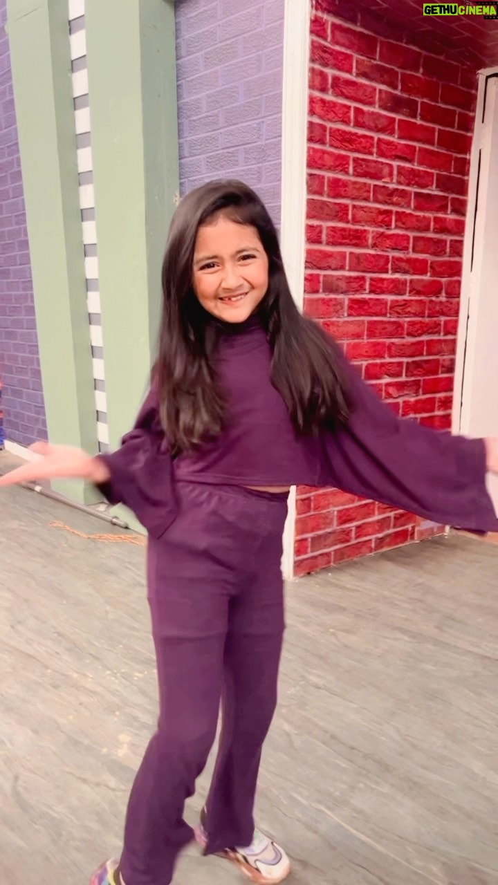 Princy Prajapati - 18.7K Likes - Ye kesa trend hai 😂
👗: @taffykids_official
#trending #explore #viral #dance #anupamaa