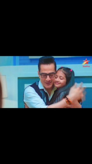 Princy Prajapati Instagram - Love This Scene 💕
When Pari Meets her family 🥰 And All Are Happy Together 🧿

#anupamaa #pari #starplus #trending