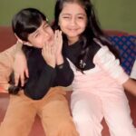 Princy Prajapati Instagram – Mahi Pari Didi Se English Sikh Rahi Hai 😅😅

#reels #trending #viral #anuapamaa