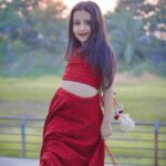 Princy Prajapati Instagram – Wait for beautiful end 🥰
Wearing: @aachhokids 

#sunset #trending #reels #viral