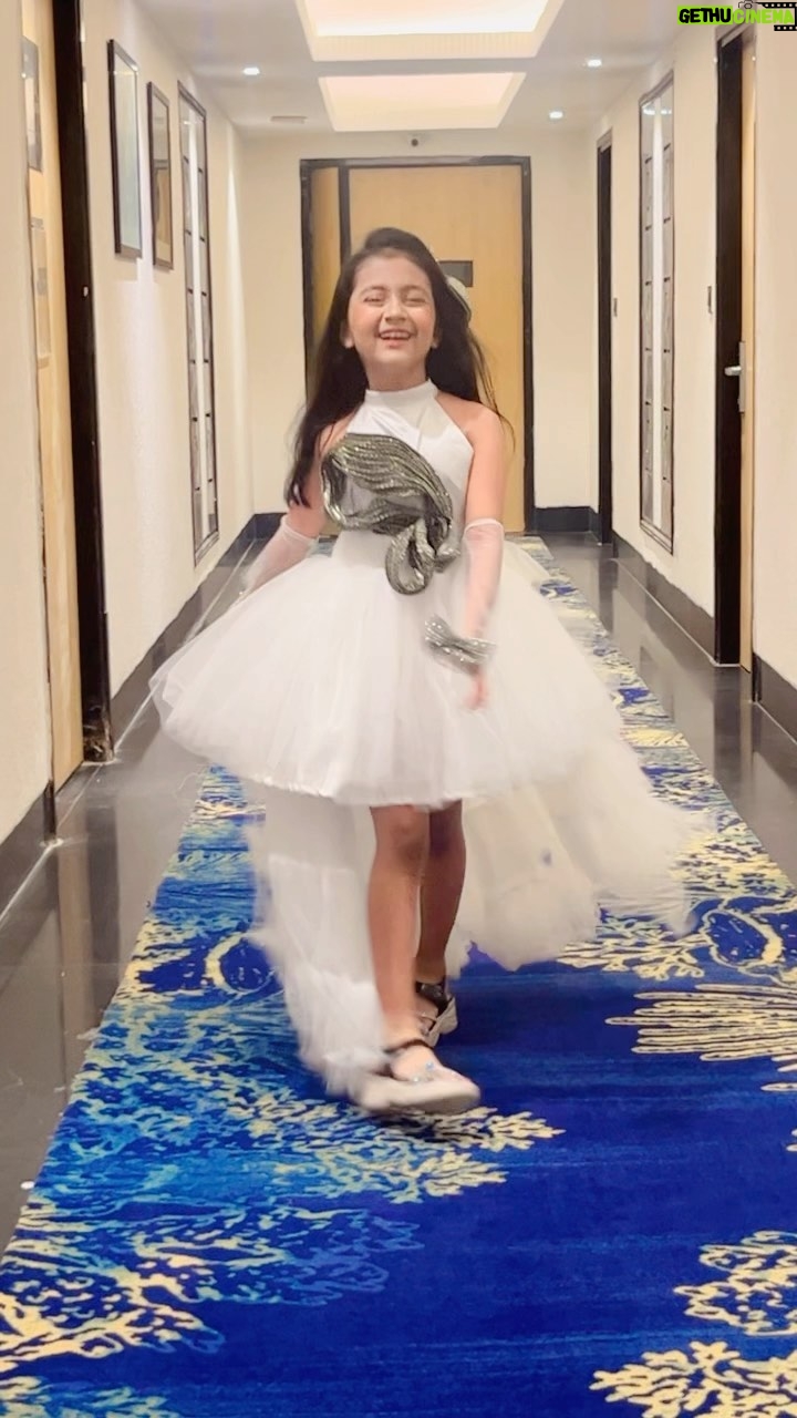 Princy Prajapati - 7.9K Likes - Beautiful fairy dress from: @pinkbluemashup
#reels #bollywood #reelsinstagram #fighter