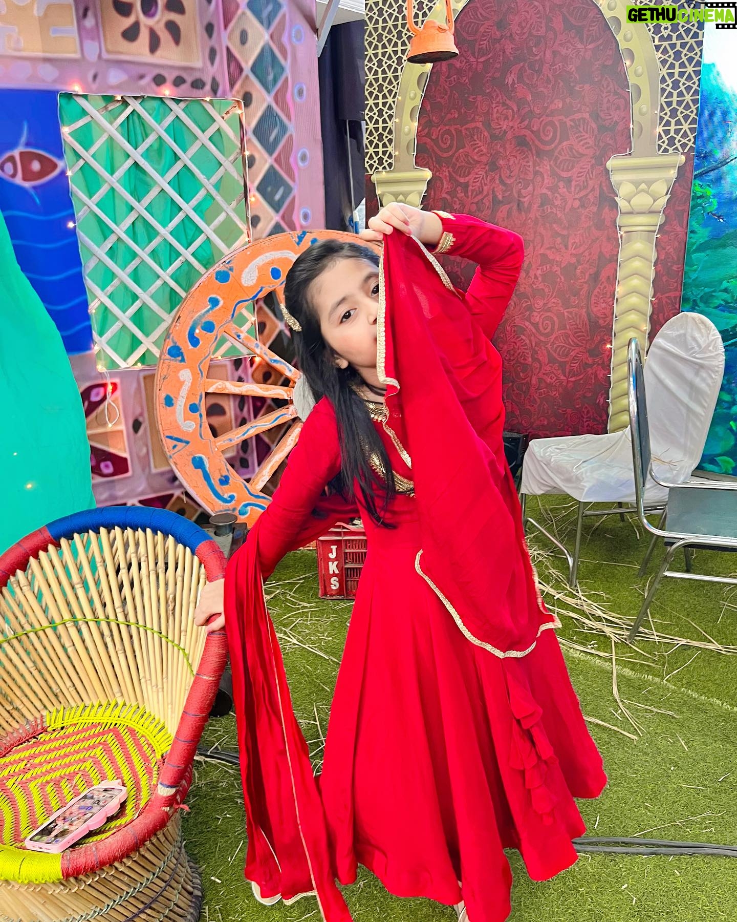 Princy Prajapati - 9.5K Likes - ये चांद सा रोशन चेहरा….❤️🥰
👗: @jinal_attire
#anupamaa #pari #princyprajapati