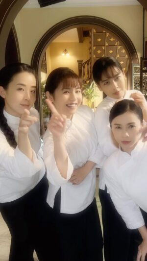 Priscelia Chan Instagram - 呀咧呀咧～晚安了少爷们🤓 阿燕 阿真 阿好 和 阿花 来哄你们睡觉咯 😂
#4567 的 #晚安大小姐 如何😎 希望看了大家今晚不会睡不着🤣 是先给《妈姐的诱惑》来个热身吗？
工作时间跳舞还被萍姐抓到😅 @prisceliachan 诗梅姐太可爱了吧🥰 谢谢你陪4567疯 🤣🤝🏻 后面有彩蛋噢☺️
 #小娘惹之翡翠山 #妈姐 #goodnight #goodnightojosama @the_celebrityagency @mediacorp.re.dian