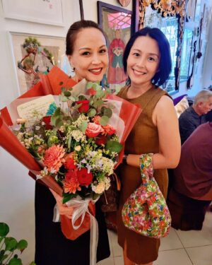 Priscelia Chan Instagram - Congratulations on your Best Supporting Actress win at Star Awards 2024 again 丽贞姐 @aileentan80 😊🌹🎉❤️ Thank you for hosting all of us too @littlesocialsg ..it was a beautiful night... it still feels surreal to me ✨️✨️✨️ 好难得的聚会。。感恩！感谢我的Angels too 😇 ..岁月的美好，真像杯香醇的酒。。回味无穷 ☺️