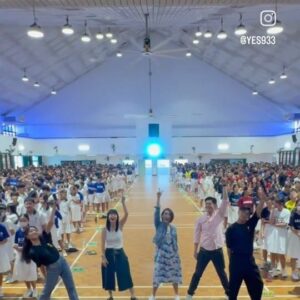 Priscelia Chan Instagram - #Repost from @yes933 #校园特攻队 #mediacorpYES933 😊✨️🎉 It was a fun afternoon with the students of @anglicanhighschool 🌻 #孺子可教也 #mediacorpborntoshine