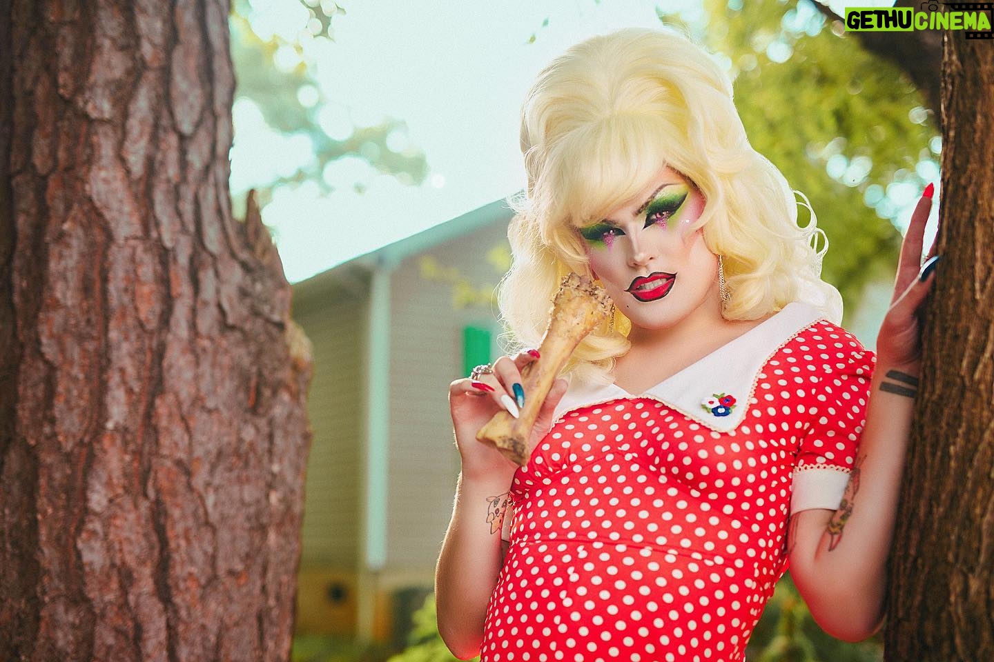 Priscilla Chambers - 6.5K Likes - Welcome to Priscilla’s cafe~
S.ugar
H.oney
I.ce
T.ea
Styled and shot by @grahammorrison 🐓