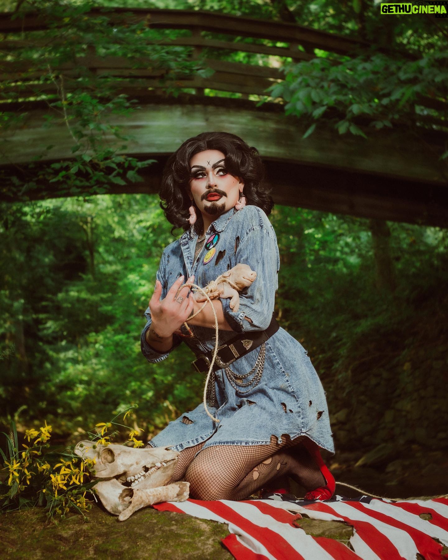 Priscilla Chambers - 4.5K Likes - I’m an environmentalist ✌️
Last photo from my Manson shoot. Glad you liked them as much as I did! It’s only going to get crazier from here ❤️🔥
Photo: @grahammorrisonphoto
Hair: @reptiliananderson
Props/set up: @ickahbee