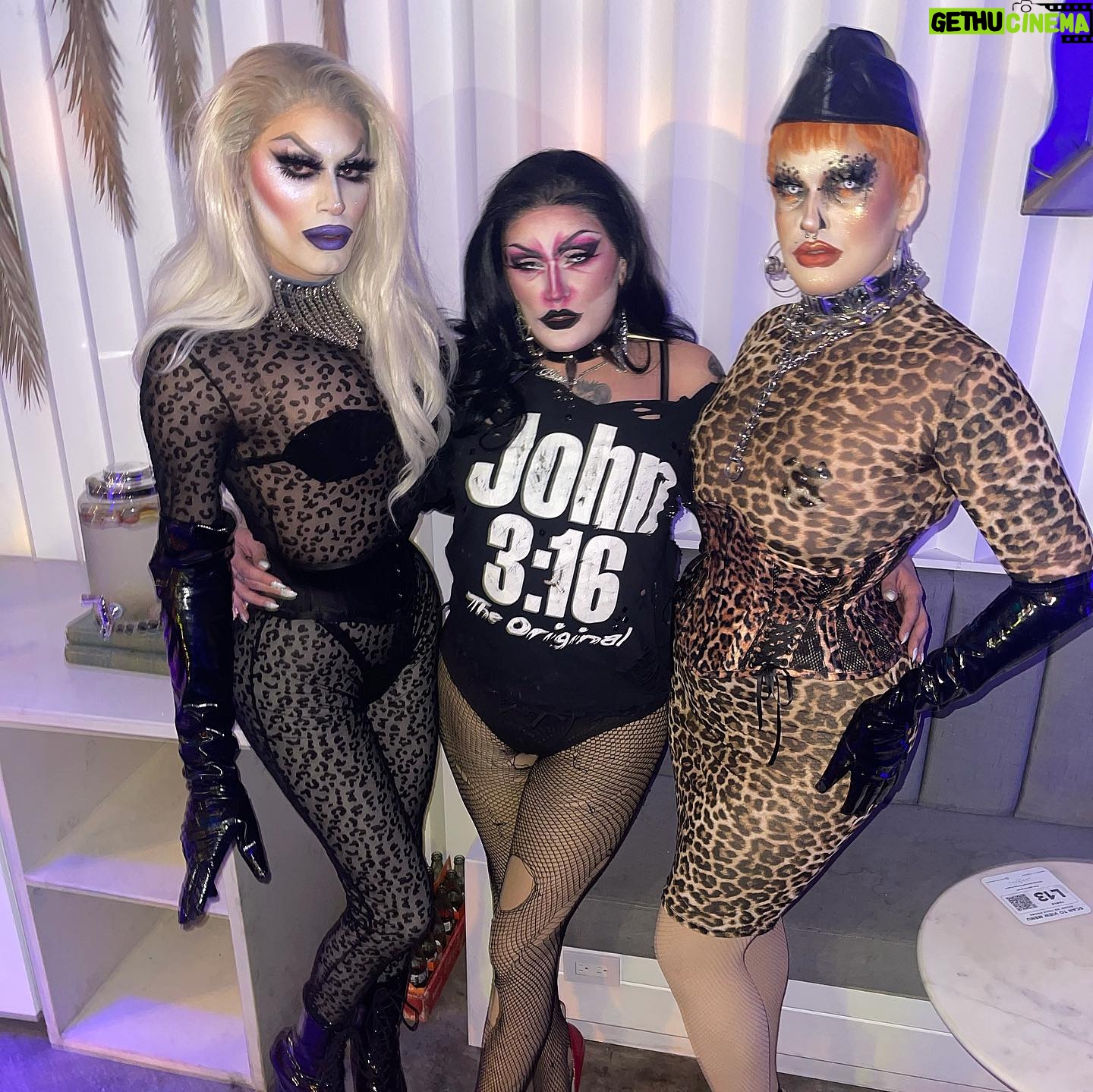 Priscilla Chambers - 4.4K Likes - ORLANDO! Y’all really know how to treat a girl ❤️🔥 this weekend was so wonderful to me. Big thanks to @opulence.black & @victoriaelizabethblack for bringing me to @dripsaturdays (a rad fucking venue)
Couldn’t have done this trip without my ride or DIE @therealdavieg 🔪 You were incredible. Thanks for keeping my ass in check annnnd letting me suck your toes on stage 🤭 (give him a follow!)
Loved meeting each and everyone of you. Mama trailer loves you.
I’m ready to get wild and perform wherever y’all want! So please reach out to your show directors and bring my cuntry ass to a city near you!
For bookings email:
Luther@bookomni.com