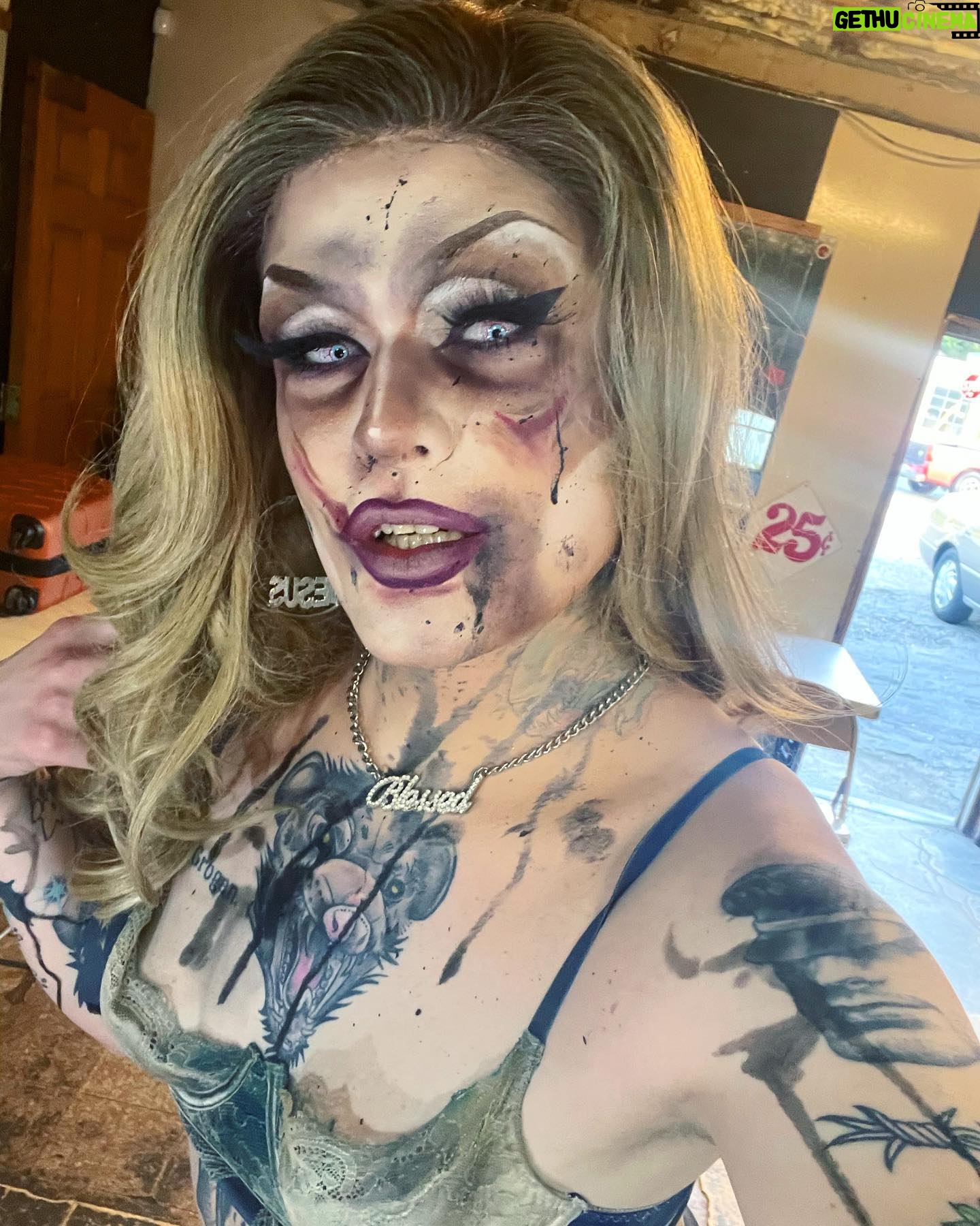 Priscilla Chambers - 5K Likes - Dead girls CAN say no 🖕🏼