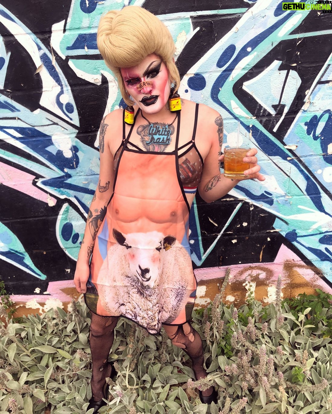 Priscilla Chambers - 4.9K Likes - Hot girl summer! #filthypervert
Thank you @kashmirkohl for the earrings! ✨