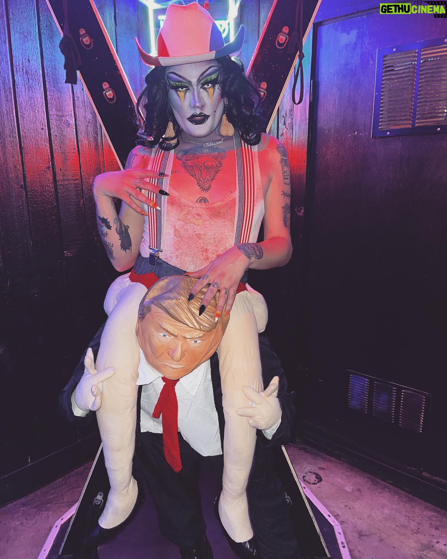 Priscilla Chambers - 6.3K Likes - Welcome to Hell! Your Uber is here 🤠
I had the BEST time in Houston! @ripcordbar is truly something special ⛓big thanks to @rose.ayyee for brining me out! Hope to see all of you soon!
To book my cuntry ass, email
Luther@bookomni.com
#fucktrump