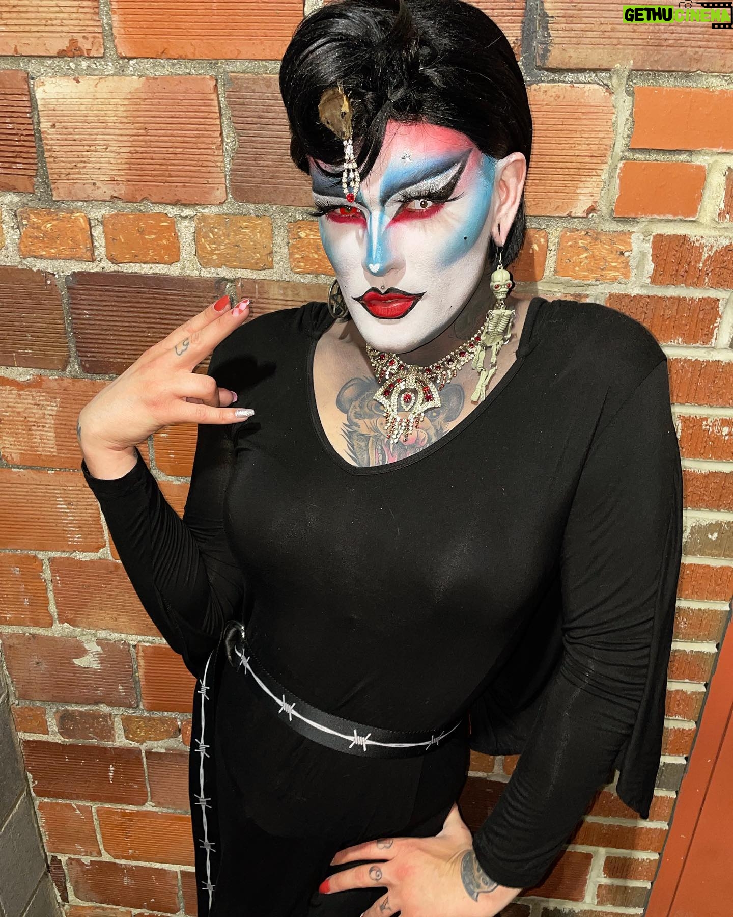 Priscilla Chambers - 5.5K Likes - Death be cumming in her ☠️
Performing at @banksavebar TONIGHT! Showtime 11pm. See ya there queers 🖤