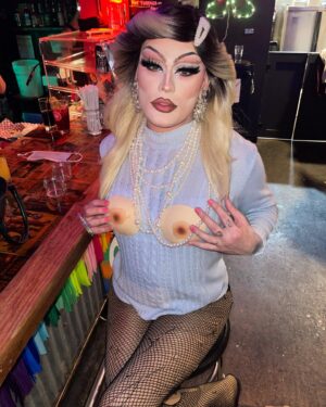 Priscilla Chambers Instagram - boobs and boys

Tit sweater by @sophia_thunder_
