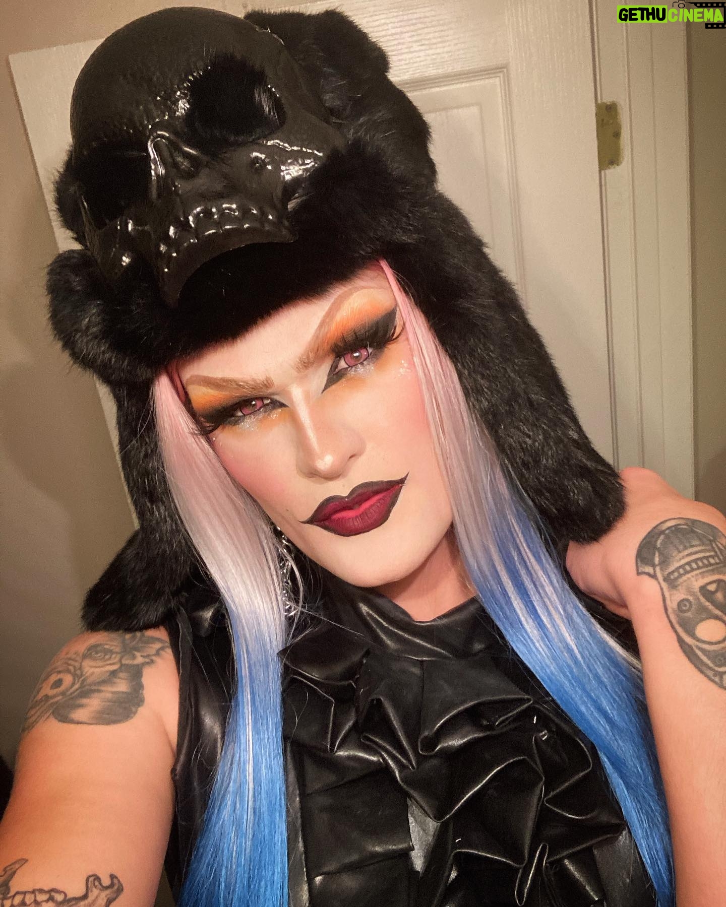 Priscilla Chambers - 7K Likes - Sup queers. TONIGHT will be my first time performing since March 😵 stressed, blessed, and ready to be a mess. While socially distanced of course ;)