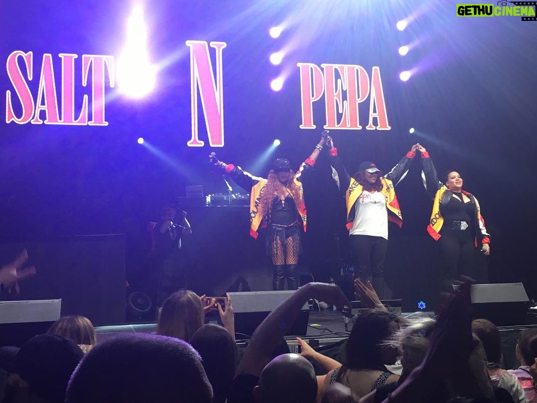Priscilla Faia - 1.5K Likes - Tonight @mperegrym gifted me with the greatest night of all time. #saltnpepa #all4one #vanillaice