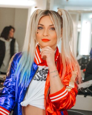 Priscilla Betti Instagram - Appelle-moi Harley Quinn 💋 
Merci @yorendelola - @cassandremakeup - @cathylantuejoul 👗
