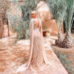Priscilla Betti Instagram – Dans la sublime robe de la maison @beneishaparis ✨
Merci ma soeur @sand_betti pour ces photos 🤭