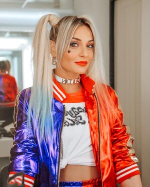 Priscilla Betti Instagram - Appelle-moi Harley Quinn 💋 
Merci @yorendelola - @cassandremakeup - @cathylantuejoul 👗