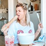 Priscilla Betti Instagram - DIMANCHE 🍪🍿 Et vous, quelle est votre pâtisserie préférée ? 😍 Photo by @insta_minutepapillon