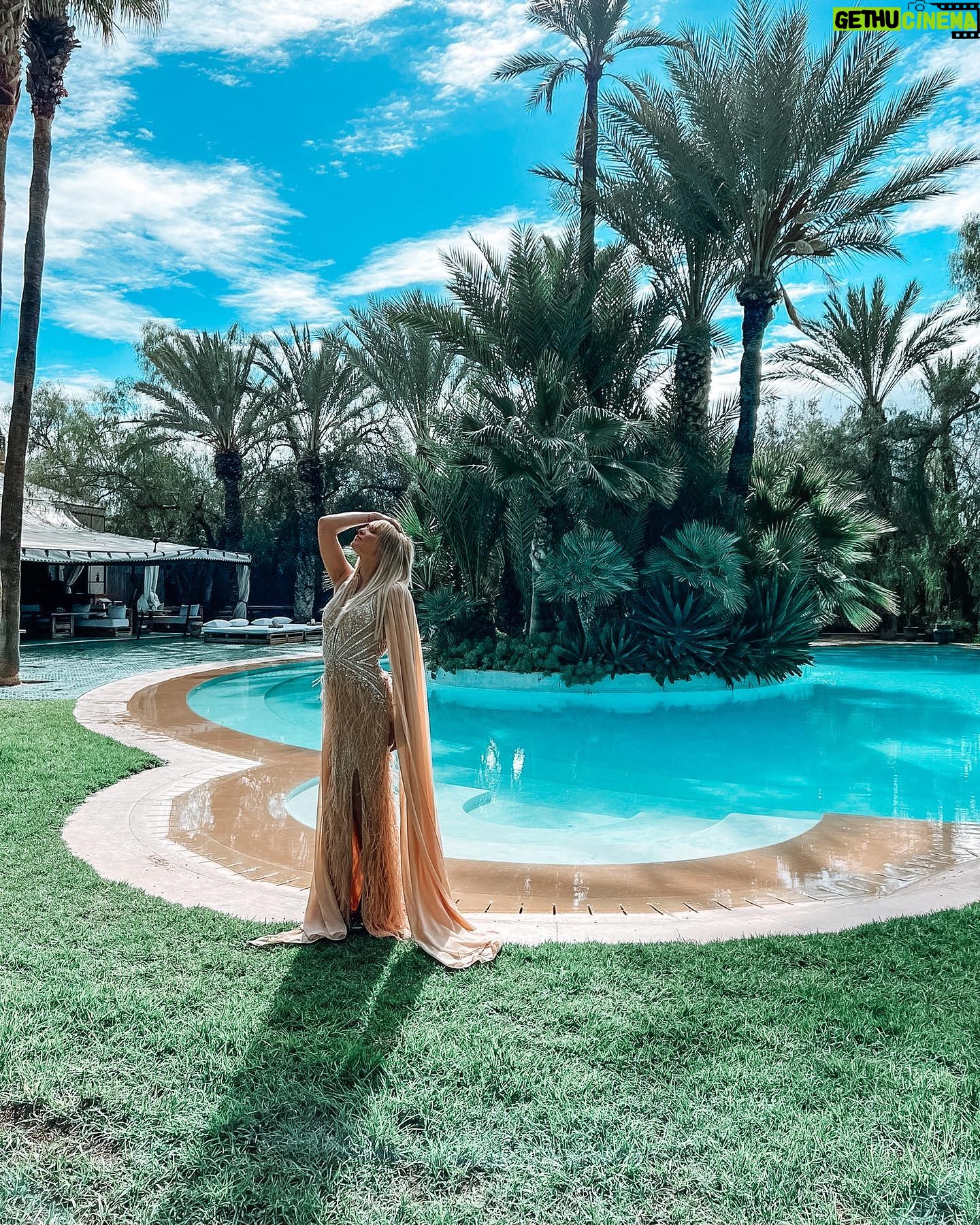 Priscilla Betti Instagram - Dans la sublime robe @beneishaparis ✨ Merci ma soeur pour la photo @sand_betti