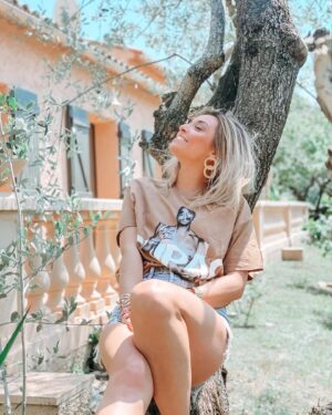 Priscilla Betti Instagram - Un air de Provence 🌿 
Photo by @insta_minutepapillon ❤️