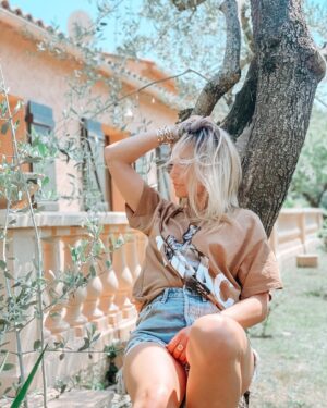 Priscilla Betti Instagram - Un air de Provence 🌿 
Photo by @insta_minutepapillon ❤️