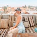 Priscilla Betti Instagram - Sur le rooftop du @dardar_marrakech 🙌🏼 Ma sœur @sand_betti pour ces photos 🩵