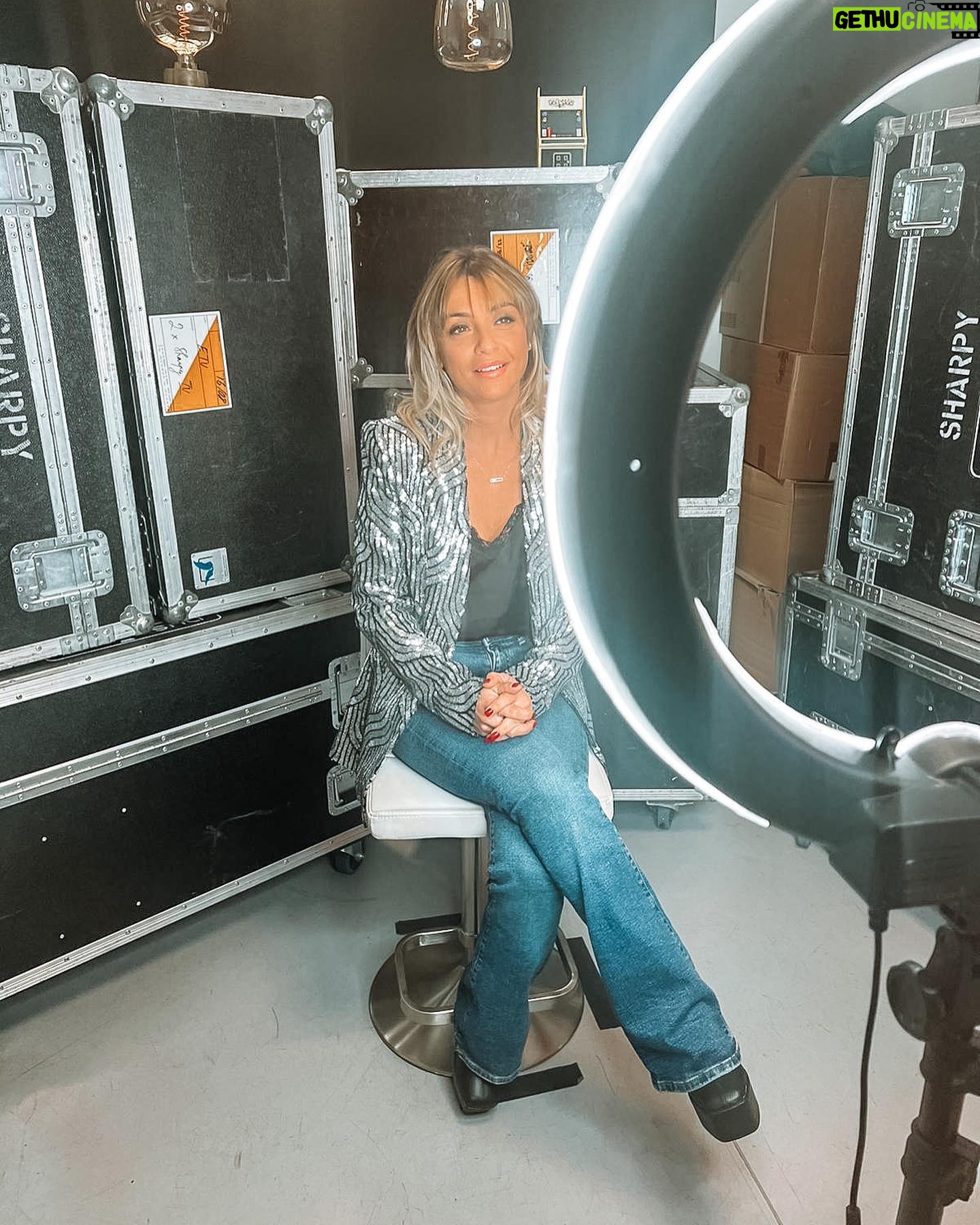Priscilla Betti Instagram - C么t茅 backstage 馃帴
