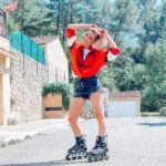 Priscilla Betti Instagram - Jour #off🤞Je vous aurai bien fait un triple Axel à rollers mais ça fait des années que je ne suis pas montée dessus 😁🤣 Vous savez en faire vous ?! En tout cas j’ai bien rigolé ! Je vais vous poster une petite vidéo vous allez rire avec (de) moi 🤣🤣🤣 🌪️ Photos by @insta_minutepapillon / @mrdiraison / @mrlouviot