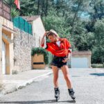 Priscilla Betti Instagram - Jour #off🤞Je vous aurai bien fait un triple Axel à rollers mais ça fait des années que je ne suis pas montée dessus 😁🤣 Vous savez en faire vous ?! En tout cas j’ai bien rigolé ! Je vais vous poster une petite vidéo vous allez rire avec (de) moi 🤣🤣🤣 🌪️ Photos by @insta_minutepapillon / @mrdiraison / @mrlouviot