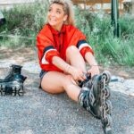 Priscilla Betti Instagram - Jour #off🤞Je vous aurai bien fait un triple Axel à rollers mais ça fait des années que je ne suis pas montée dessus 😁🤣 Vous savez en faire vous ?! En tout cas j’ai bien rigolé ! Je vais vous poster une petite vidéo vous allez rire avec (de) moi 🤣🤣🤣 🌪️ Photos by @insta_minutepapillon / @mrdiraison / @mrlouviot