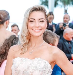 Priscilla Betti Instagram - C A N N E S 2022 • 👗
Robe : @christopheguillarme 
Bijoux : @manipura_joaillerie 
Coiffure :  @erosgiuliani 
Make-up : @ev_art06 
Photo : @gettyimages 

#cannes #cannes2022 #cannesfilmfestival #redcarpet