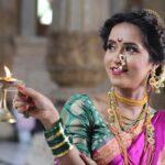 Pritam Kagne Instagram – सर्व मंगल मांगल्ये
शिवे सर्वार्थ साधिके।
शरण्ये त्र्यम्बके गौरी 
नारायणी नमोस्तुते…🙏💐
*दसऱ्याच्या मंगलमय शुभेच्छा*
 #dussera #dussera2023 #pritamkagne #viral #viralpost #festival #navratri #navratrispecial #navratrichaniyacholi #garbanight #light #prayer #pooja #sarı #ghagra #prayares #falgunipathak #hairstylist #instagram #insta #instagood #instagood #instacolour