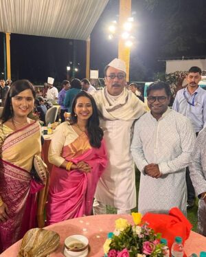 Pritam Kagne Instagram - वर्षा बंगल्यावर मा. मुख्यमंत्री श्री एकनाथ शिंदे साहेबांच्या घरी गणपती दर्शनाचा आणि सहभोजनाचा लाभ घेतला,त्यांना उदंड आणि निरोगी आरोग्य लाभो हीच बाप्पा चरणी प्रार्थना.
बोला गणपती बाप्पा मोरया 🙏🏻🌺
धन्यवाद🙏🏻
It’s my immense pleasure to share with you that I had been a part of celebrating Ganesh Utstav at Varsha Bangla along with Hon’ble Chief Minister of Maharahtra Shri Eknathraoji Shinde sir. Thank you very much sir for inviting as an actress at Varsha Bangla !!!
@mieknathshinde
@cmomaharashtra_
@drshrikantshinde 

.
.
.
#ganpatibappamorya #shrieknathshinde #maharashtra #cmo #varshabunglow #cmofmaharashtra #pritamkagne #pritamkagneofficial #pritamkagneactress #bappamorya #ganpatidarshan #actresslife #pink #saraalikhan #shraddhakapoor #deepikapadukone #ranveersingh #tamanabhatia #feelinghappy #madhurbhandarkar #cm #blessed #morya #rajshreemarathi