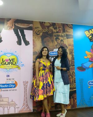 Pritam Kagne Instagram - Khurchi film promotion at radio city 91.1 FM pune with shoooo shooo @rjshonali ♥️♥️

@akshayswaghmare @aryanhagavaneofficial @shreya_pasalkar_official_ @pritamkagne 

Styleby - @vastradesigning ♥️