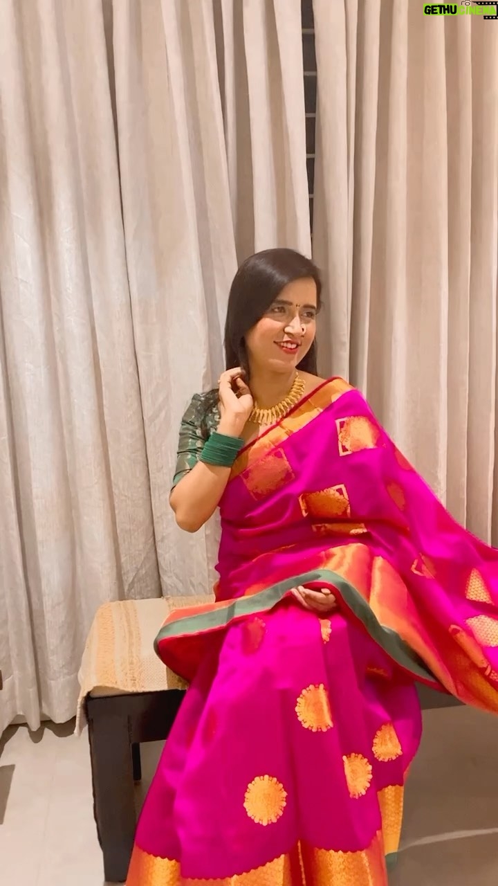 Pritam Kagne Instagram - गुलाबी साडी आणि लाली ..लाल..लाल..दिसते मी भारी राजा फोटो माझा काढ💕💕💕💕 @pritamkagneofficial @pritamkagne #pritamkagne #gulabisari #pritamkagneactress #viraleeel #ipl #viralvideos #viralsongs #gulabisaree✨❤️ #sanjayrathod #madhuridixit #ipl2024 #insta #instaviral #instavideo