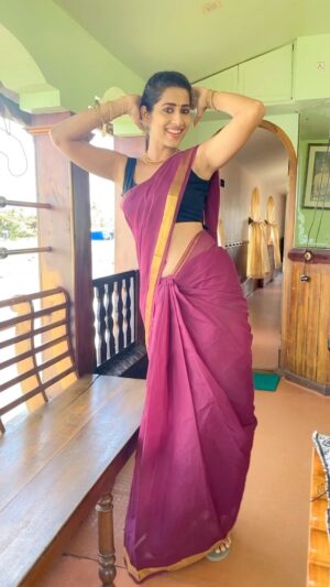 Priya Hegde Instagram - Bloopers are always fun to watch 😂 one from the draft.. felt cute might delete later 😝 
#happysundayeveryone #cruise #kerla #boathouse #shootfun #hotsummer #sareelove #malayalam #bloopers