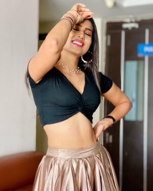 Priya Hegde Instagram - the only happiness in life is to Love and be Loved 😇😇
Outfit @tailorsin.com_india 
Bangle @durga5497 

#weekendvibes #indiwesternlook #hyderabad #priyahegde❤️ #shootmode