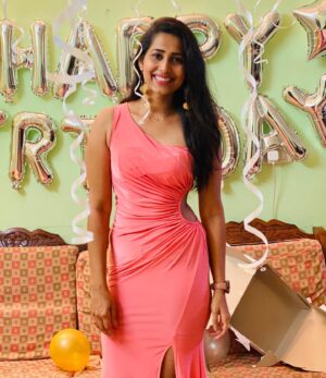 Priya Hegde Instagram - Here I am to celebrate another year of my life ❤️ I am overwhelmed by all the wishes, love and attention I received. Special thanks to all my supporters and darling @_tejaswini_gowda_official ‘s fans
@tejashwini_luv_4ever 
@tejuu_dimple_queen_fp 
@tejuu_lub 
#birthdaysseason #novemberborn #happyme #vibes #priyahegde❤️ #celebration #selflove
