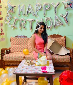 Priya Hegde Instagram - Here I am to celebrate another year of my life ❤️ I am overwhelmed by all the wishes, love and attention I received. Special thanks to all my supporters and darling @_tejaswini_gowda_official ‘s fans
@tejashwini_luv_4ever 
@tejuu_dimple_queen_fp 
@tejuu_lub 
#birthdaysseason #novemberborn #happyme #vibes #priyahegde❤️ #celebration #selflove