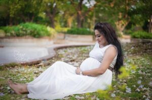 Priya Manjunathan Instagram - Love my new phase "MOTHERHOOD". Though it's not very easy to go through. Each day new experience. At time we get so pissed bt wen we get to see d lil ones face everything ll jus get vanished🥰😍
Thanks for capturing it beautifully @firstblinkphotography @ajuvenkat