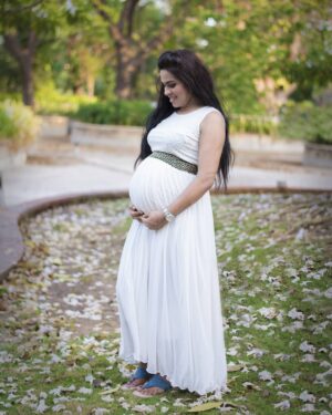 Priya Manjunathan Instagram - It's a "GIRL BABY" for me 💓❤️ I always wanted an angel to be wit me 😘
Soo happy n overwhelmed by the blessings 😍😍
Foto courtesy: @firstblinkphotography 
@ajuvenkat she is such a talented photographer Soo happy to get my preggy shoot done by her ❤️❤️❤️
