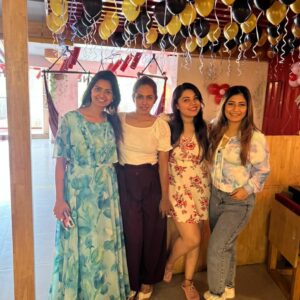 Priya Manjunathan Instagram - Soon happy to meet u all after ages 💓  love u guys..should do dis often 💖