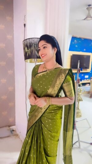 Priya Joe Instagram - உன்னோடு உறவாட…♥️
நான் ஜென்மம் எடுத்தேன்…😍
.
.
✨😘😍🌿💛👸🏻♥️🤴🏻💛🌿😍😘✨
.
.
#♥️ #200 #k #followers #instagram #thankful #happy #feelings #my #favorite #song #tamilsongs #sunday #vibes #loveit #cute #pink #baby #instadaily #true #heart #instagram #priyajoe7 #reels #always #behappy #positivevibes #staysafe😇