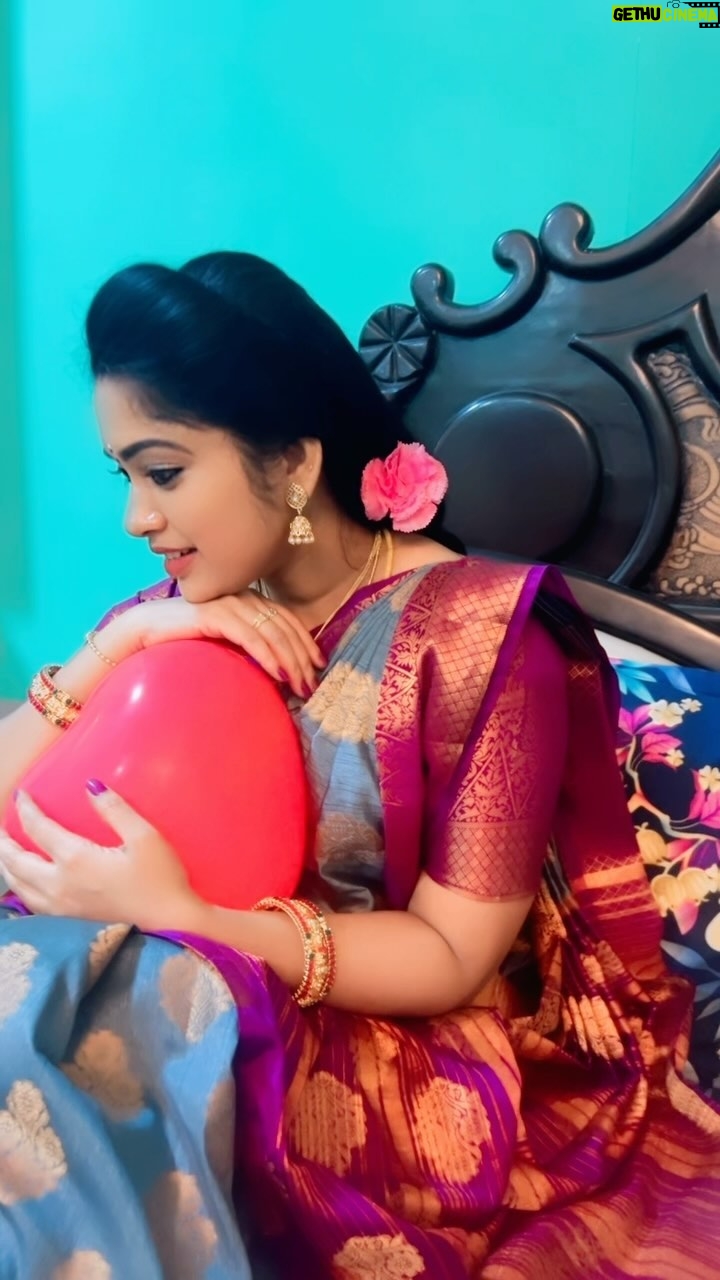 Priya Joe - 5.1K Likes - ✨🥰♥️வாழும் காலம் ஆயிரம் நம் சொந்தம் அல்லவா♥️🥰✨
.
.
😍😘✨🌿💛♥️💛🌿✨😘😍
.
.
#♥️ #200 #k #followers #instagram #thankful #happy #feelings #my #favorite #song #tamilsongs #sunday #vibes #loveit #cute #pink #baby #instadaily #true #heart #instagram #priyajoe7 #reels #always #behappy #positivevibes #staysafe😇