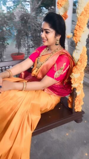Priya Joe Instagram - ✨♥️😍இனிய பொங்கல் திரு நாள் நல் வாழ்த்துகள்😍♥️✨
.
.
.
😍😘✨🌿💛♥️💛🌿✨😘😍
.
.
#♥️ #200 #k #followers #instagram #thankful #happy #feelings #my #favorite #song #tamilsongs #monday #vibes #loveit #cute #pink #baby #instadaily #true #heart #instagram #priyajoe7 #reels #always #behappy #positivevibes #staysafe😇