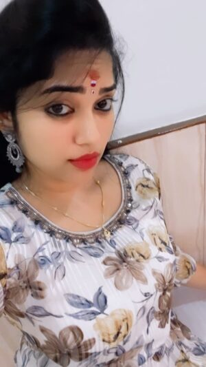 Priya Joe Instagram - Enthan Azhagu Un Vizhi Unnum Ice Cream-a😍🫰🏻♥️✨
.
.
😍😘✨🌿♥️🌿✨😘😍
.
.
#♥️ #200 #k #followers #instagram #thankful #happy #feelings #my #favorite #song #tamilsongs #wednesday #vibes #loveit #cute #pink #baby #instadaily #true #heart #instagram #priyajoe7 #reels #always #behappy #positivevibes #staysafe😇